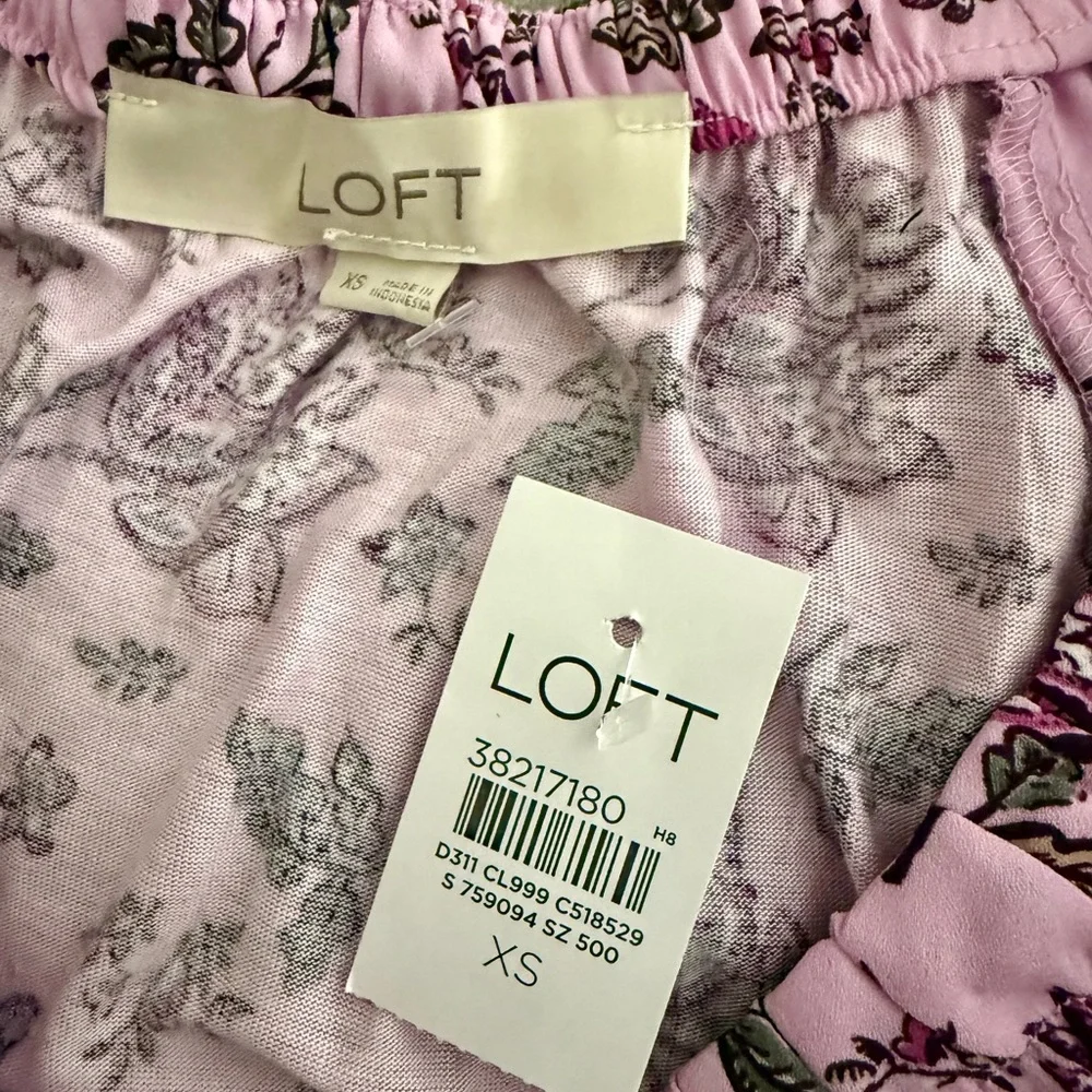 NWT  LOFT  Pink & Purple Floral Mixed Media V-Neck Top - XS - Picture 4 of 7